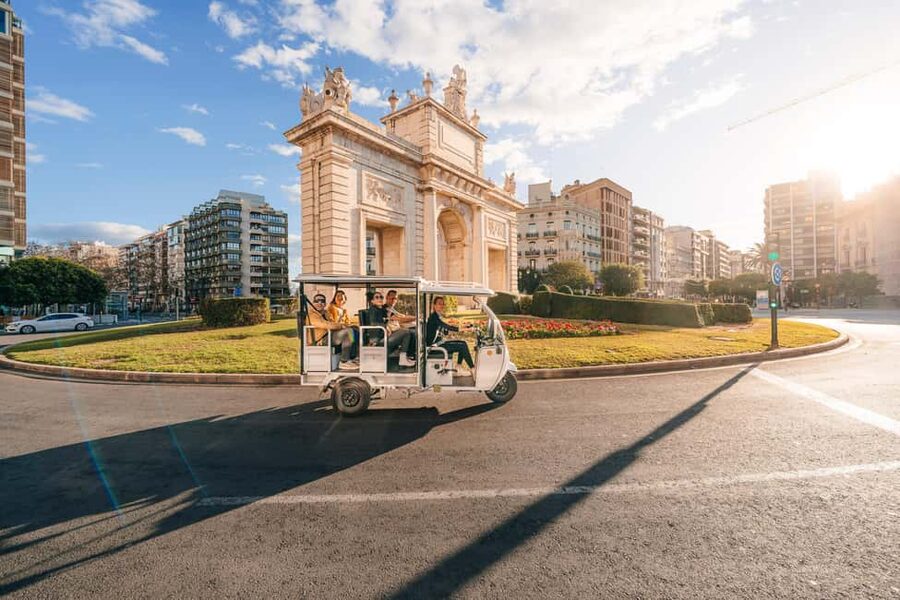 Valencia: 2-hour City Highlights Guided Tuk-Tuk Tour - Torres de Quart: A Classic Finale For Photo Lovers