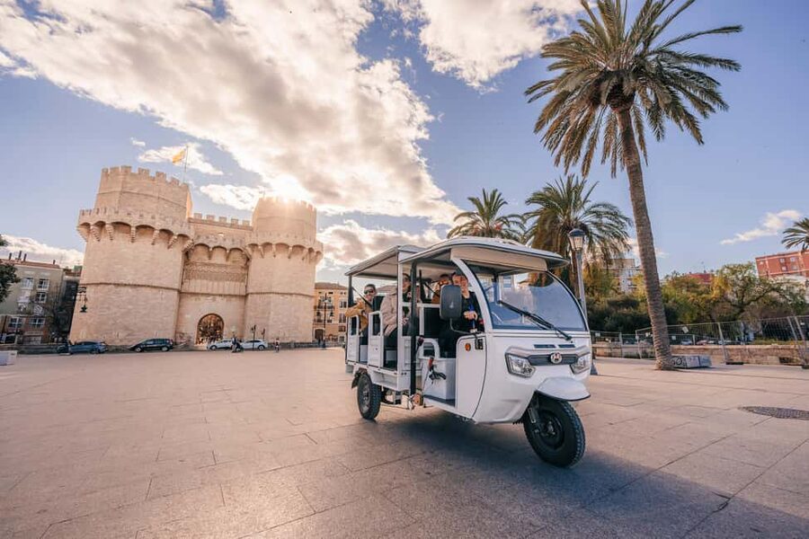 Valencia: 2-hour City Highlights Guided Tuk-Tuk Tour - Where You Start: C. de la Blanqueria, 3 Is Your Anchor Point
