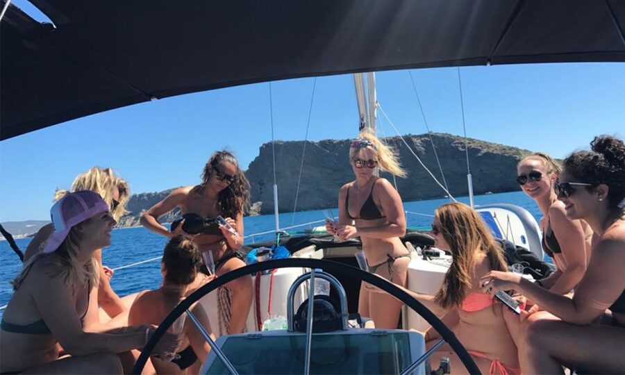 Valencia: 2-Hour Private Boat Cruise - Boarding the Boat: What Happens Right Away