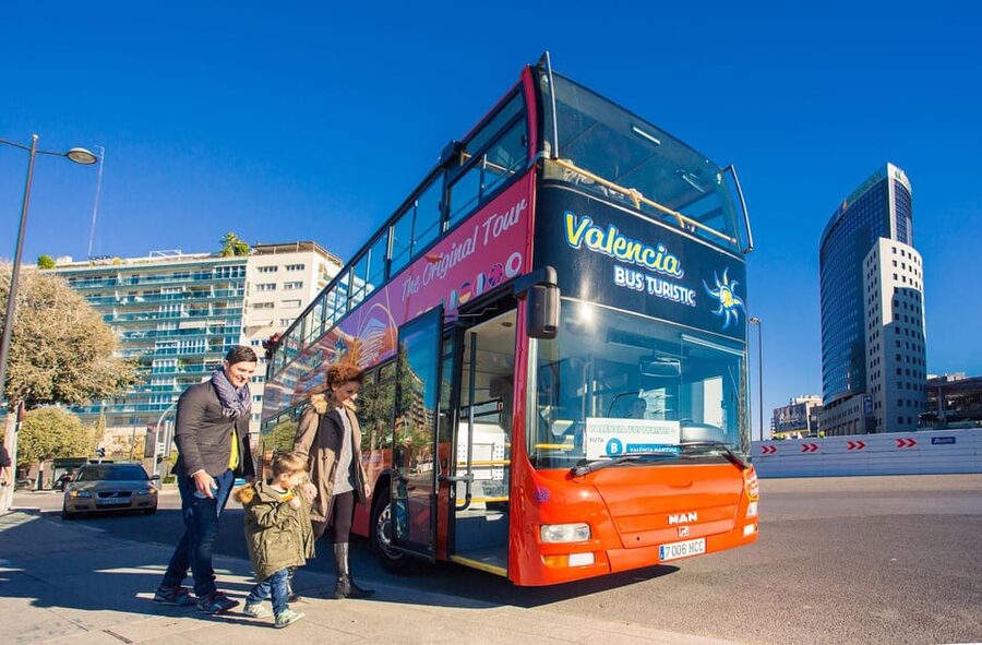 Valencia: 48-Hour Hop-On-Hop-Off Bus & Albufera Bus Tour - The audioguides: 10 languages on the city bus, 8 on Albufera