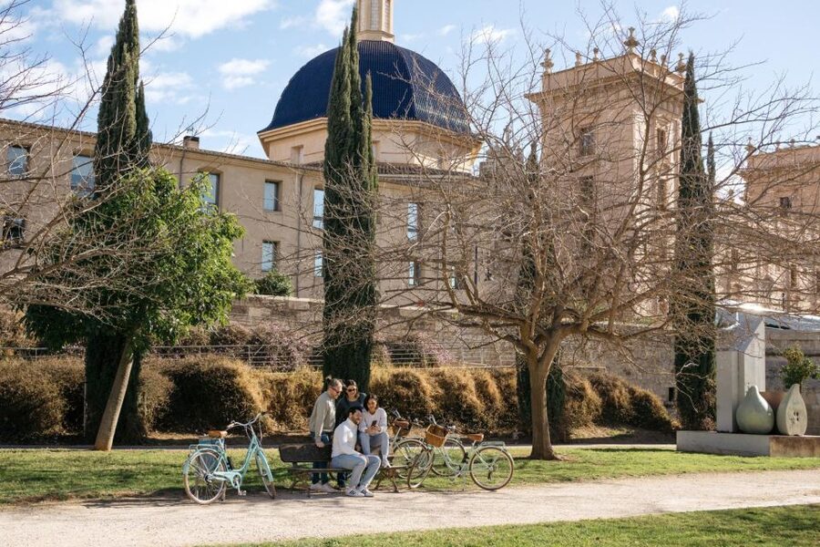Valencia: Audioguide eng,esp,ita + Bike All Day - Bike all day beats the clock-based Valencia tour