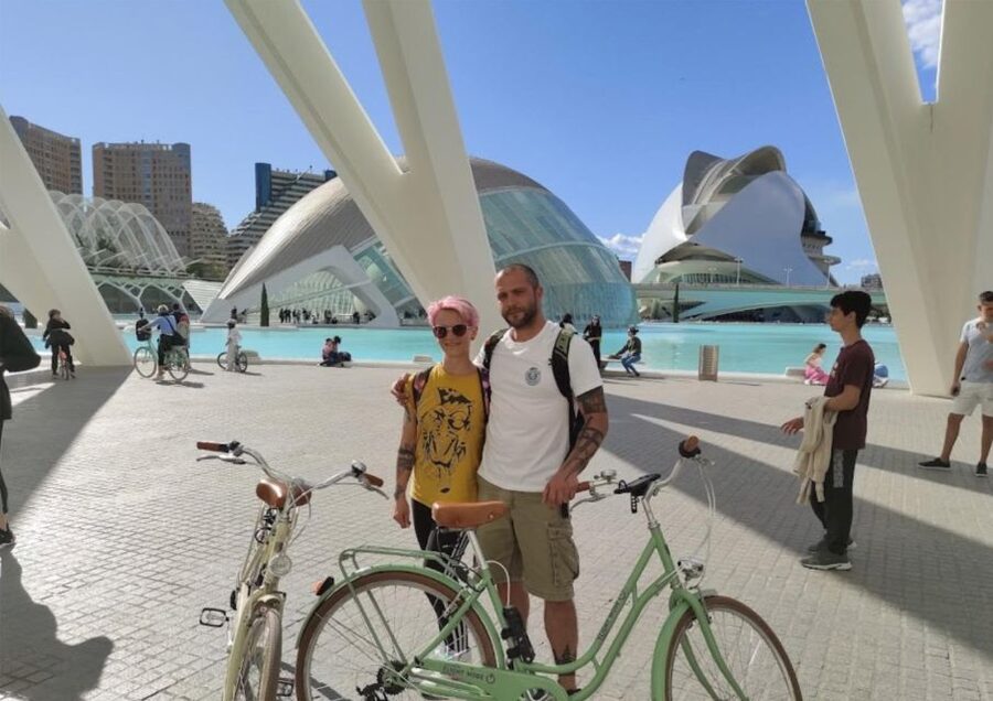 Valencia: Audioguide eng,esp,ita + Bike All Day - Languages: English, Spanish, and Italian on the same audio plan