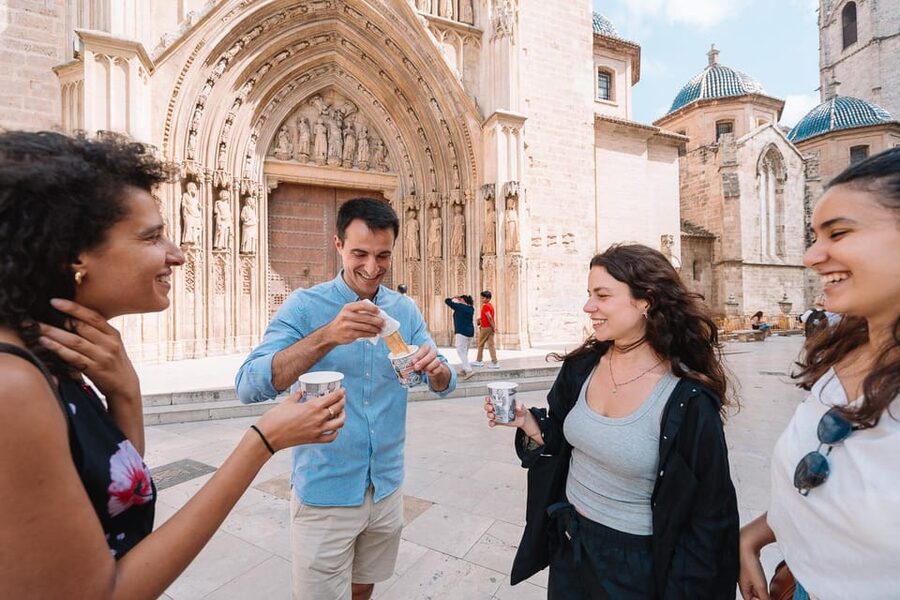 Valencia: Authentic Food Tour with Paella Valenciana - Plaza del Ayuntamiento: coffee, almuerzo bites, and a first round of flavors