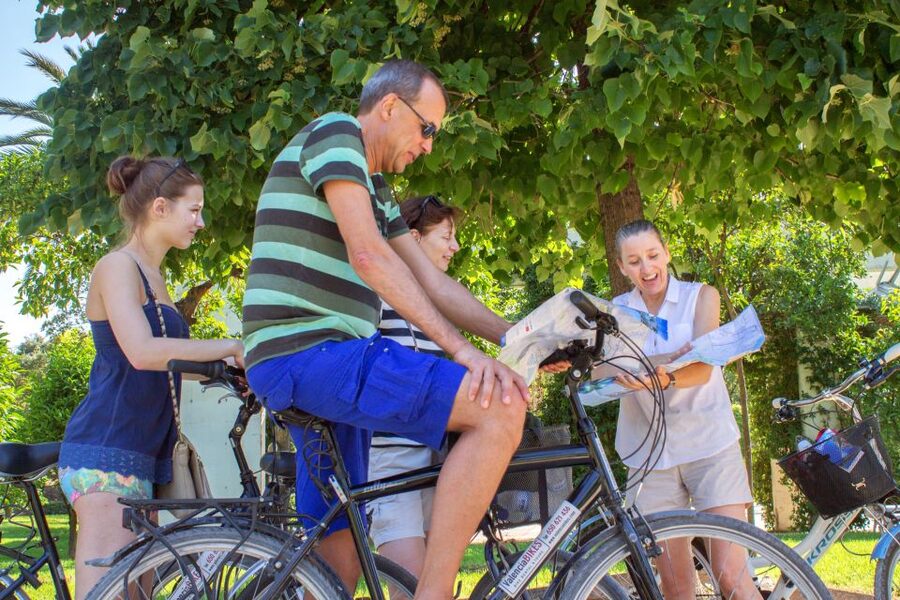 Valencia Bike Tour - Plaza del Ayuntamiento: the square that sets the scene