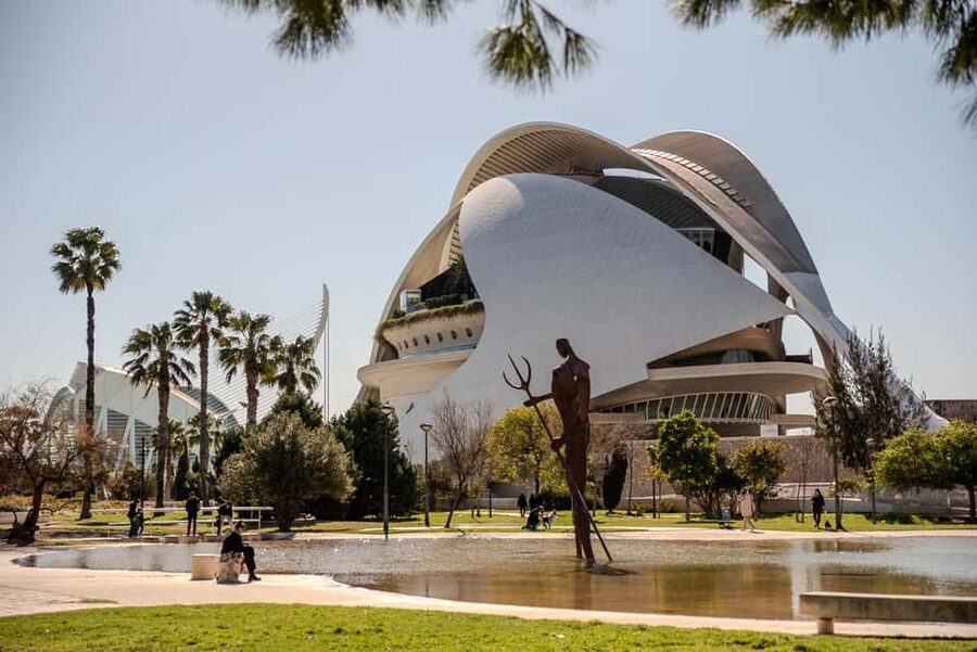 Valencia Bike Tours: City Highlights - Serranos Towers: A Photo Stop That Helps You Read the City