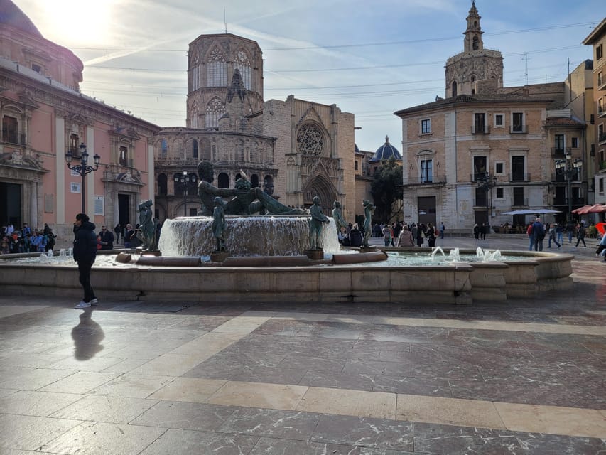 Valencia, Biketour of all the city with a local guide - Getting the most from the ride: bikes, helmets, and photo prep