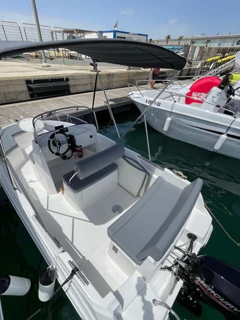 Valencia: Boat Rental without License - Who This Boat Rental Fits Best in Valencia