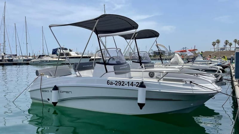 Valencia: Boat Rental without License - No License Needed, So What Do You Actually Learn?