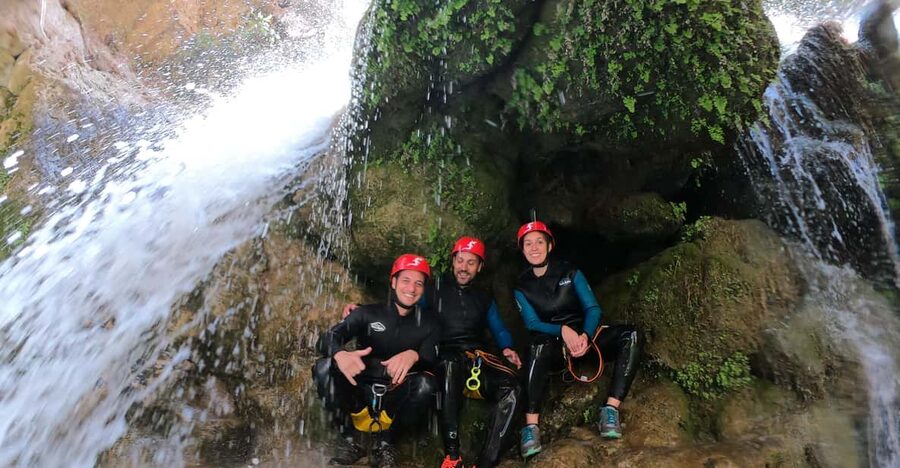 Valencia Canyoning. Experience for everyone - Why the Gorgo de la Escalera canyon feels different near Valencia