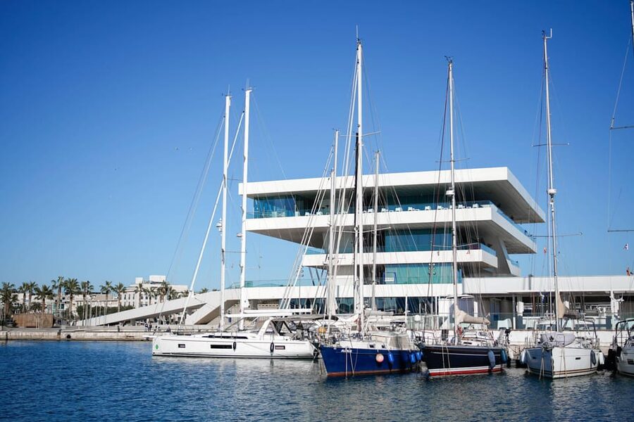 Valencia: Catamaran Party Boat - The Main Risk: When the Boat and Photos Do Not Match