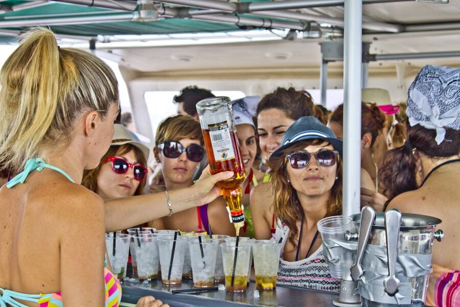 Valencia: Catamaran Party Boat - Who This Party Catamaran Suits Best