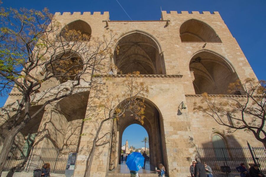 Valencia: Cathedral, St Nicholas, and Lonja de la Seda Tour - Should you book this Valencia Cathedral, St Nicholas, and Lonja tour?