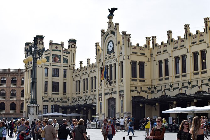 Valencia Centre Food Tour with 9+ Tastings of Regional Delicacies - Stop 6 on Pl. de Santa Caterina, Horchata in a Two-Century-Plus Setting