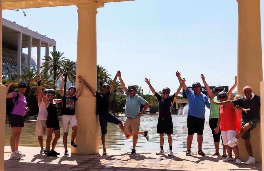 Valencia: City Highlights Guided Bike Tour - Pedaling the Jardí del Túria: Your Long Scenic Reset Along the River