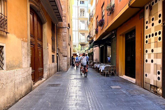 Valencia City Highlights in Guided Bike or E-Bike Tour - Starting at Carrer de Sogorb and Why the Route Feels Effortless