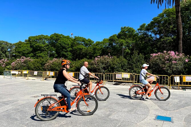 Valencia City Highlights in Guided Bike or E-Bike Tour - La Lonja de la Seda and El Micalet: UNESCO Meets Big City Views