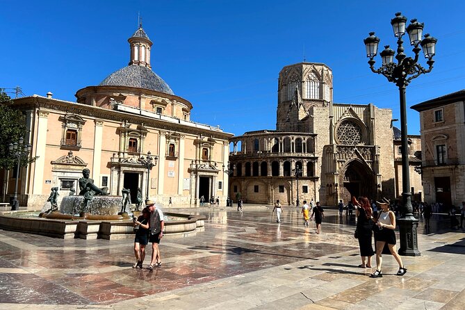 Valencia City Highlights in Guided Bike or E-Bike Tour - Ciutat Vella and Turia Gardens: Old Streets, Then a Green Escape