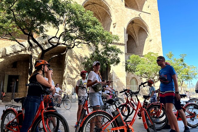 Valencia City Highlights in Guided Bike or E-Bike Tour - From City Hall Walkways to Modern Science Stars: Hemisfèric and Oceanogràfic