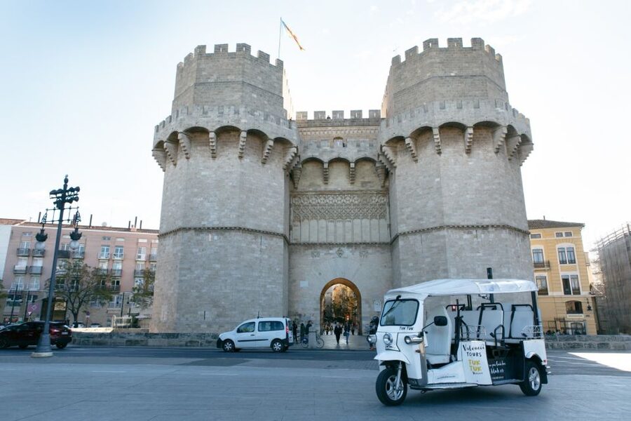 Valencia: Complete Tuk-Tuk Tour Around the City - A Drive Along the Turia Riverbed and the Pathways of Valencia
