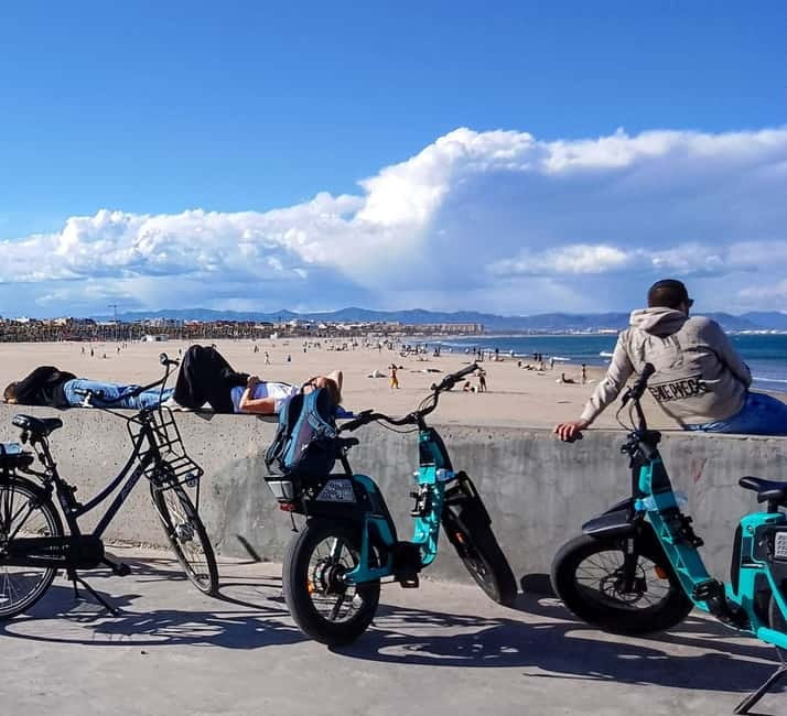 Valencia: E-bike Tour, Beaches, & City of Arts and Sciences - The City of Arts and Sciences: built for photos, planned for timing