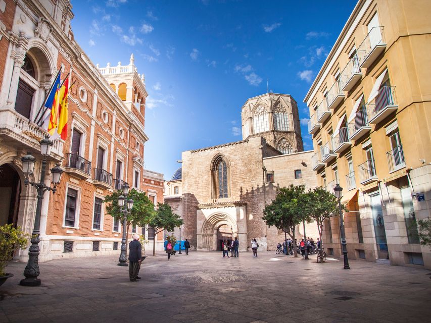 Valencia: Essentials and World Heritages Sites Walking Tour - City Hall on working days: Valencia’s civic side, not just monuments