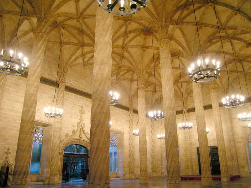 VALENCIA ESSENZIALE + SITI PATRIMONIO UMANITÀ (ITALIANO) - Starting at Estación del Norte, and how the walk keeps you oriented