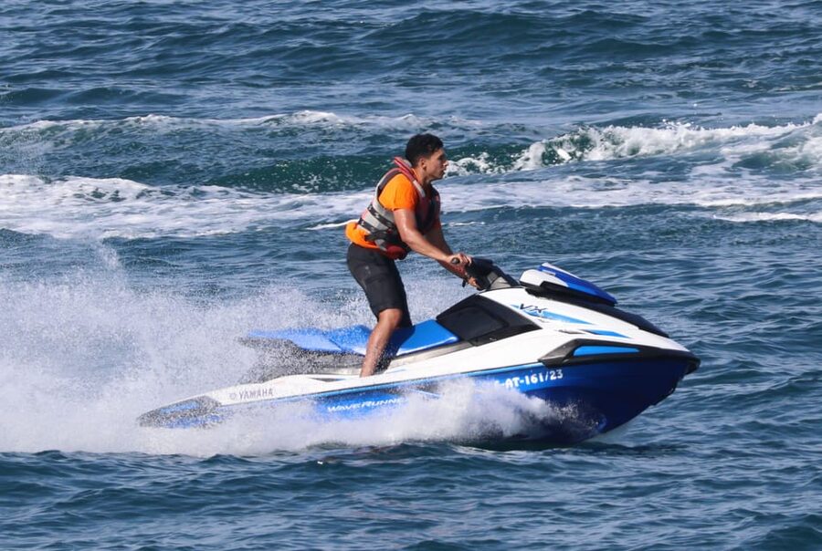 Valencia: Excursión en Moto de Agua + Paddle Surf - What happens right before you launch on the water