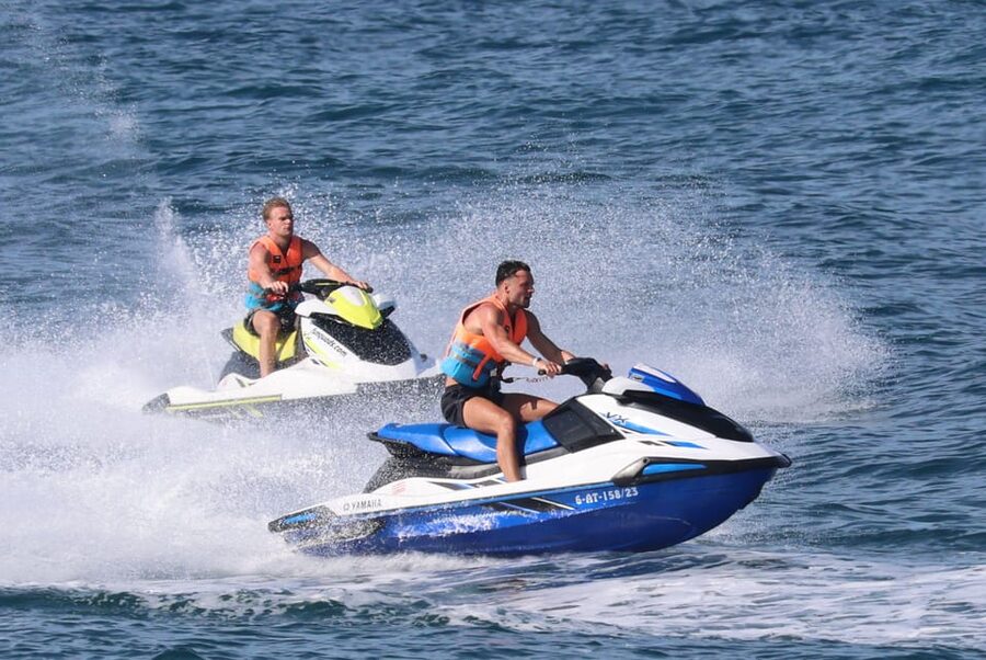 Valencia: Excursión en Moto de Agua + Paddle Surf - Who this experience fits best