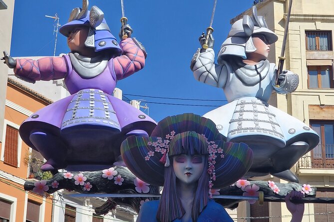 Valencia: Fallas Festival Walking Tour with Entry Ticket - Plaça del Ajuntament: your 30-minute kickoff moment
