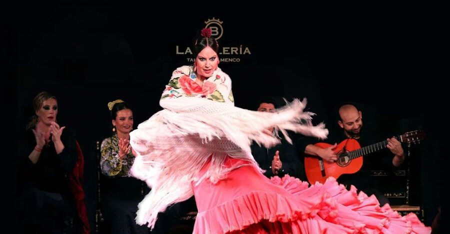 Valencia: Flamenco Show with Dinner at La Bulería - Timing matters: dinner opens early, show starts late