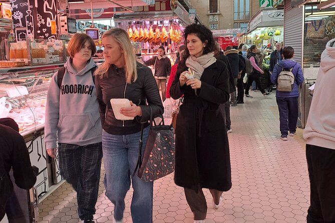 Valencia Food Tour: Tapas, Drinks and Delights with a Local - Plaza Redonda and Plaça de la Reina: pintxos with beer, then horchata and fartons