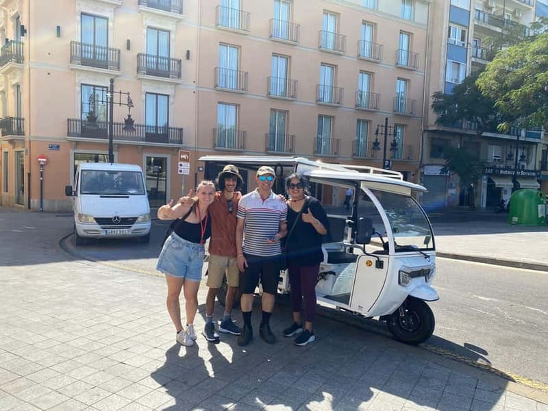 Valencia: Full Tuk Tuk Tour 2H - Palau de les Arts and Palau de la Música nearby, art you can spot instantly