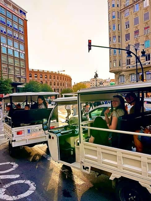 Valencia: Full Tuk Tuk Tour 2H - Porta de la Mar and Puente de las Flores, small stops with big meaning