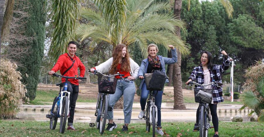 Valencia Guided Bike or E-Bike Tour in Small Group - Getting Set Up at Plaça de Rodrigo Botet (and Why the Start Matters)