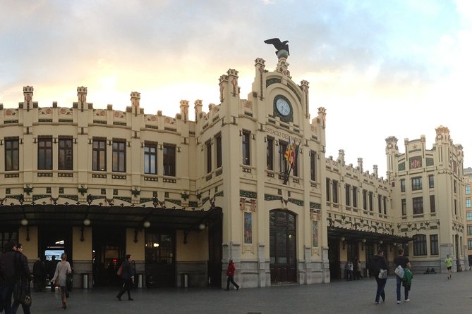 Valencia Guided City Tour - Guide Style You Can Feel: Enthusiasm, Detail, and Switching Languages
