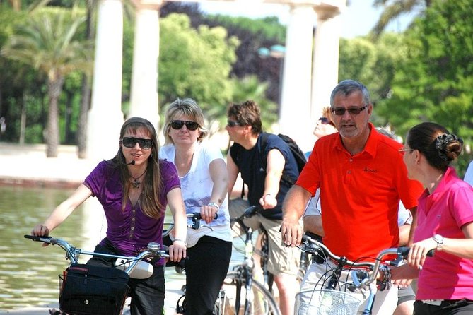 Valencia guided tours - walking tours - - Stop 2: Plaza Redonda’s Round Square and the fountain story