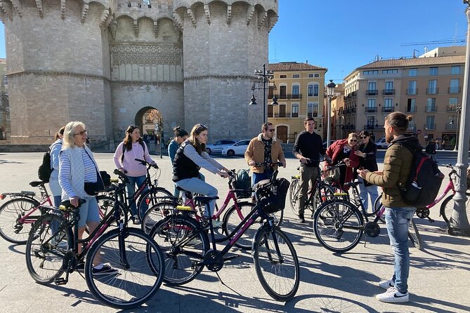 Valencia Highlights Bike Tour - Meeting at Doyoubike Rental and What to Expect in the First Minutes
