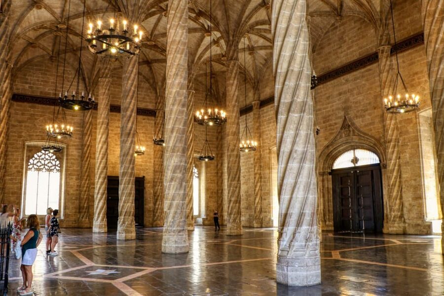 Valencia Highlights Half-Day Private Tour with Local Tasting - Casa Punto de Gancho 1906, and why a quirky doorway counts