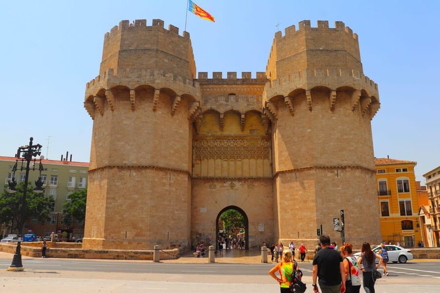 Valencia Highlights Half-Day Private Tour with Local Tasting - Plaza Redonda, Palacio del Marqués de Dos Aguas, and the ornate in-between