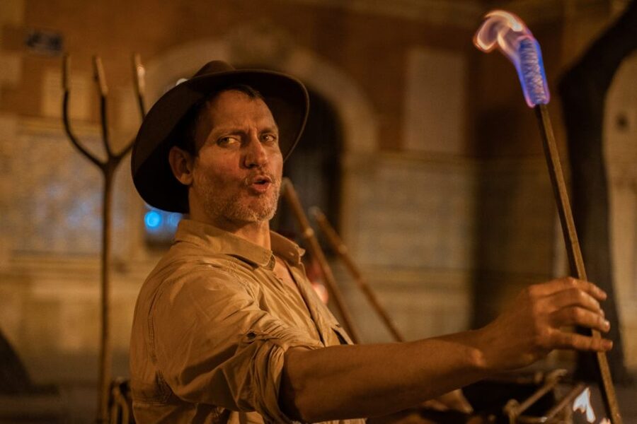 Valencia: 'Indiana Jones and the Holy Grail' Walking Tour - Meeting Indiana at Plaza la Virgen