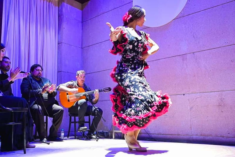 Valencia: La Linterna Flamenco Show - Dress Code and Etiquette: How to Fit the Room