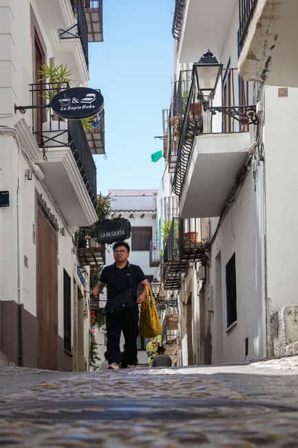 Valencia: Montanejos Hot Springs Tour + Salto De la Novia Waterfall - Guide-led moments that turn a trip into a local day