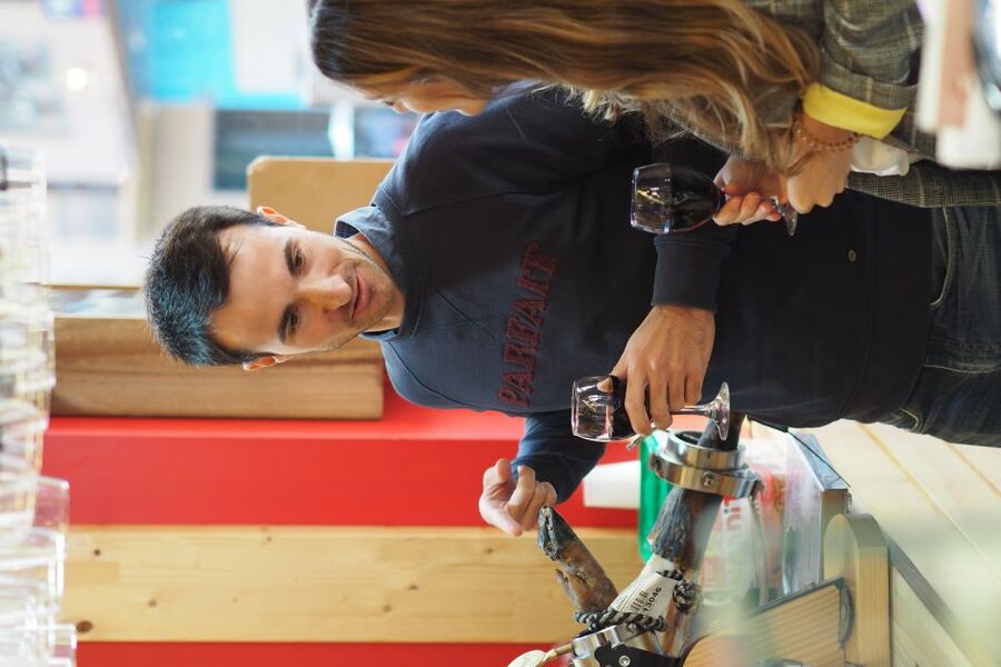 Valencia: Morning Food Tour with Central Market Visit - The first tastes: almuerzo energy and the bracketed time window