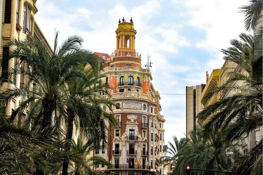 Valencia: Must-See Attractions Walking Tour - Correus and Ciutat Vella: seeing the city as a system