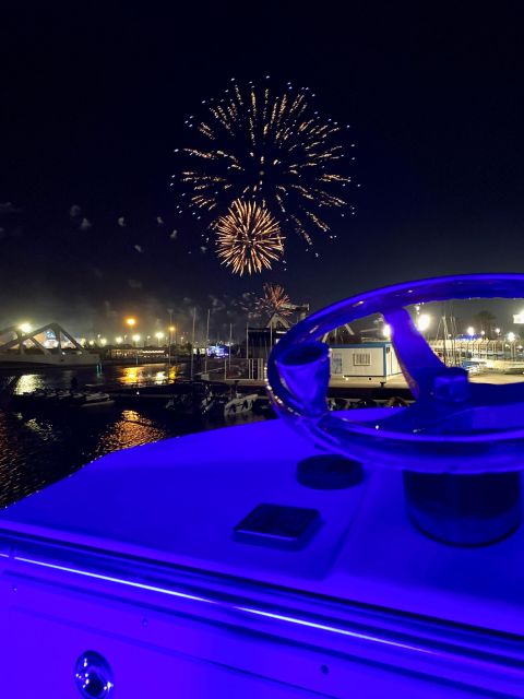 Valencia: Night Cruise with Free Drink - Malvarrosa Beach and skyline views that feel like a movie scene