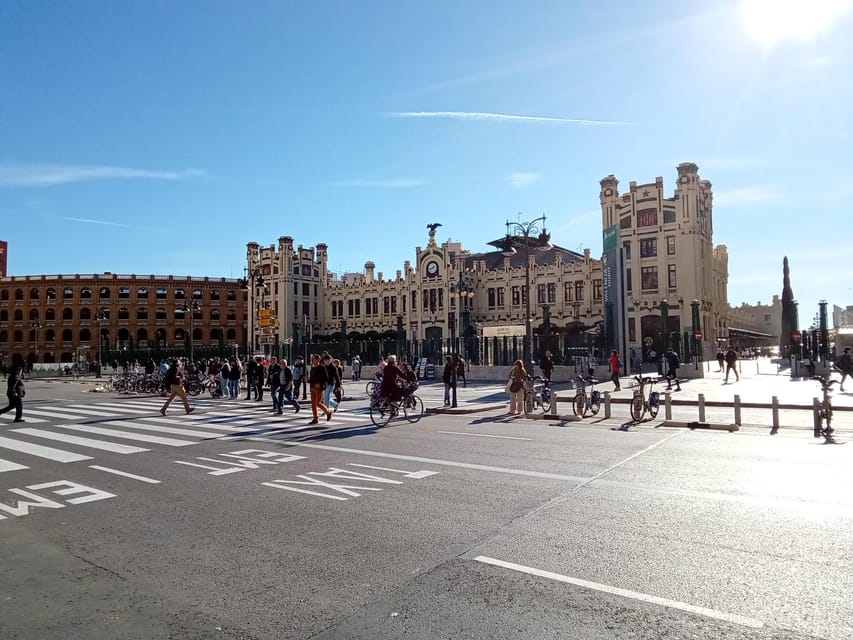Valencia Old Town Guided Tour - Serranos Towers and the old entrance feeling