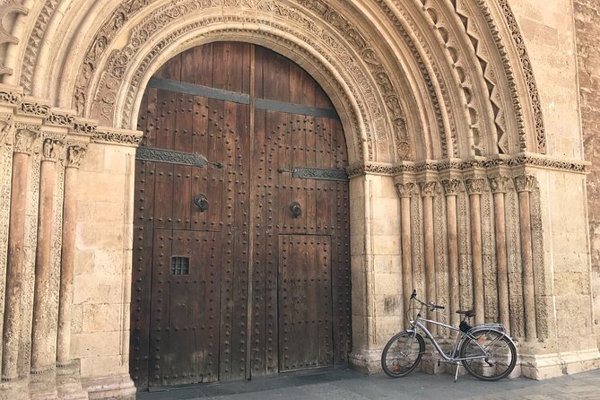 Valencia Old Town Private Tour by Bike or Electric Ride - Central Market of Valencia: the Old Town story in food and everyday life