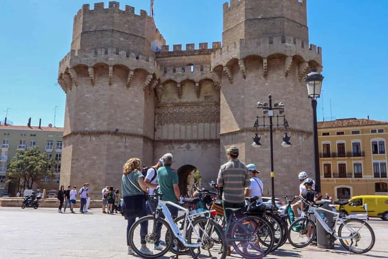 Valencia: Old Town to Modern Marvels "Premium EBike Yamaha" - Central Market finale: guided time, then your 30 minutes