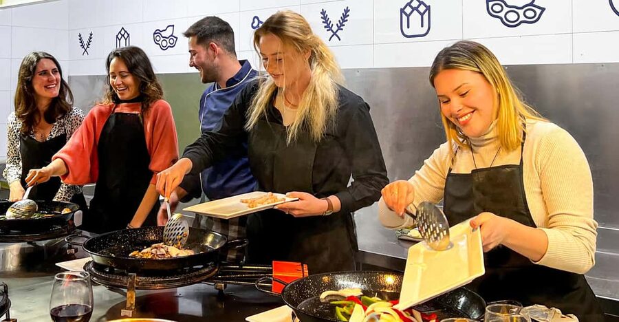Valencia: Paella Cooking Class with Central Market Tour - Key things to love about Valencia paella with Mercado Central