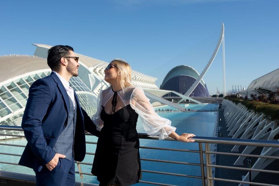 Valencia: Professional photoshoot at City of Arts & Sciences - Extra Photos and No Prints: What to Plan For